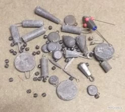 Assortiment : Grappin, Montres, Olives.